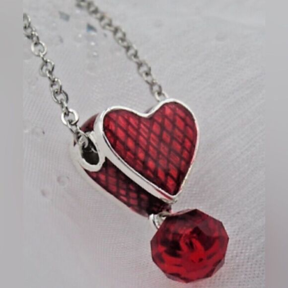 🎁heart shaped Swarovski Crystal Ruby red necklace pendant 💥 - Picture 3 of 7